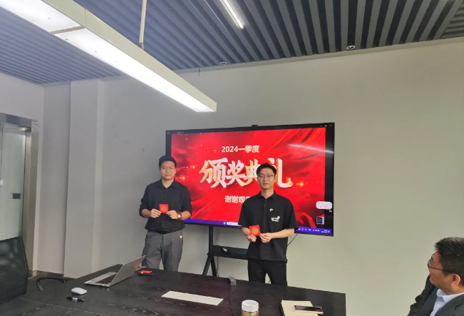 利来囯际风管销售中心员工一季度颁奖